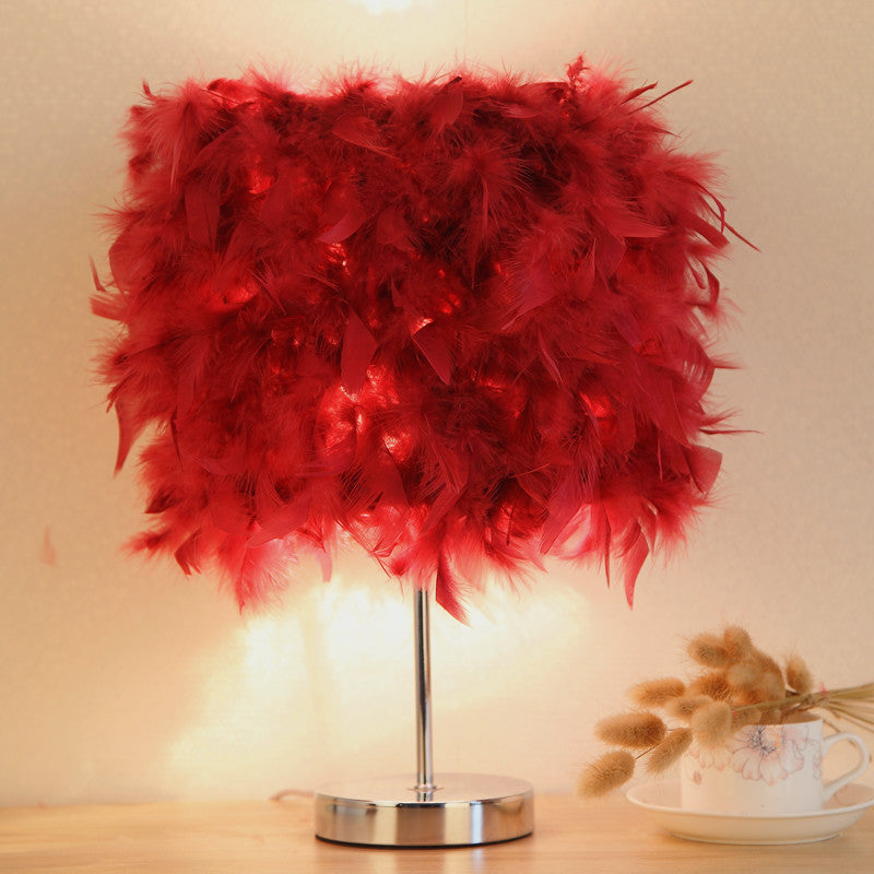 Celestia Feather Accent Table Lamp / White