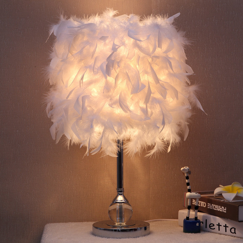 Celestia Feather Accent Table Lamp / Purple