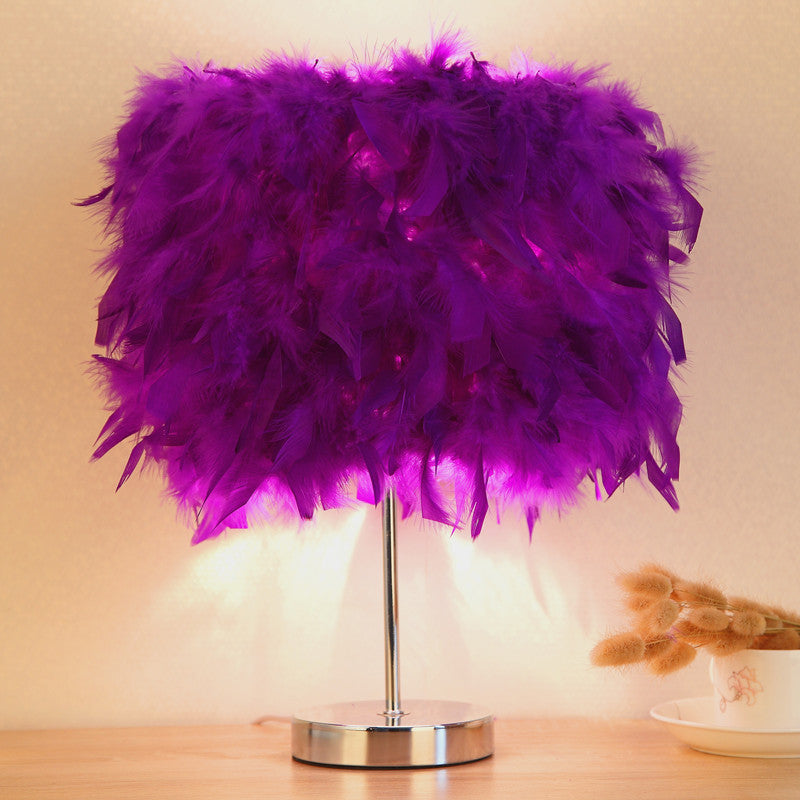 Celestia Feather Accent Table Lamp / Red